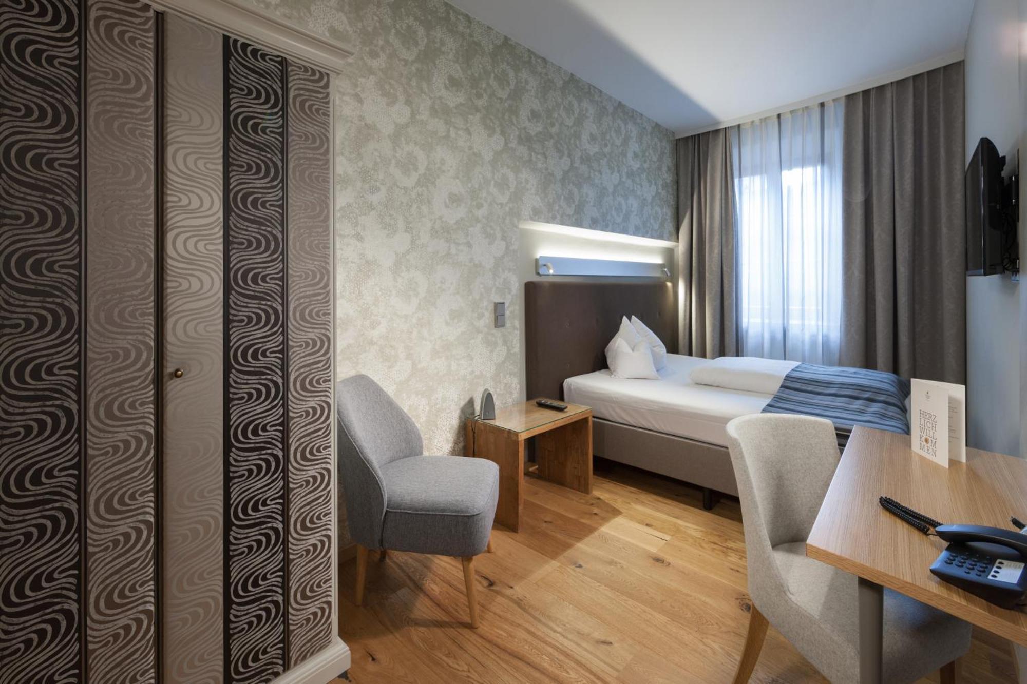 Hotel Goldene Sonne Landshut Dış mekan fotoğraf