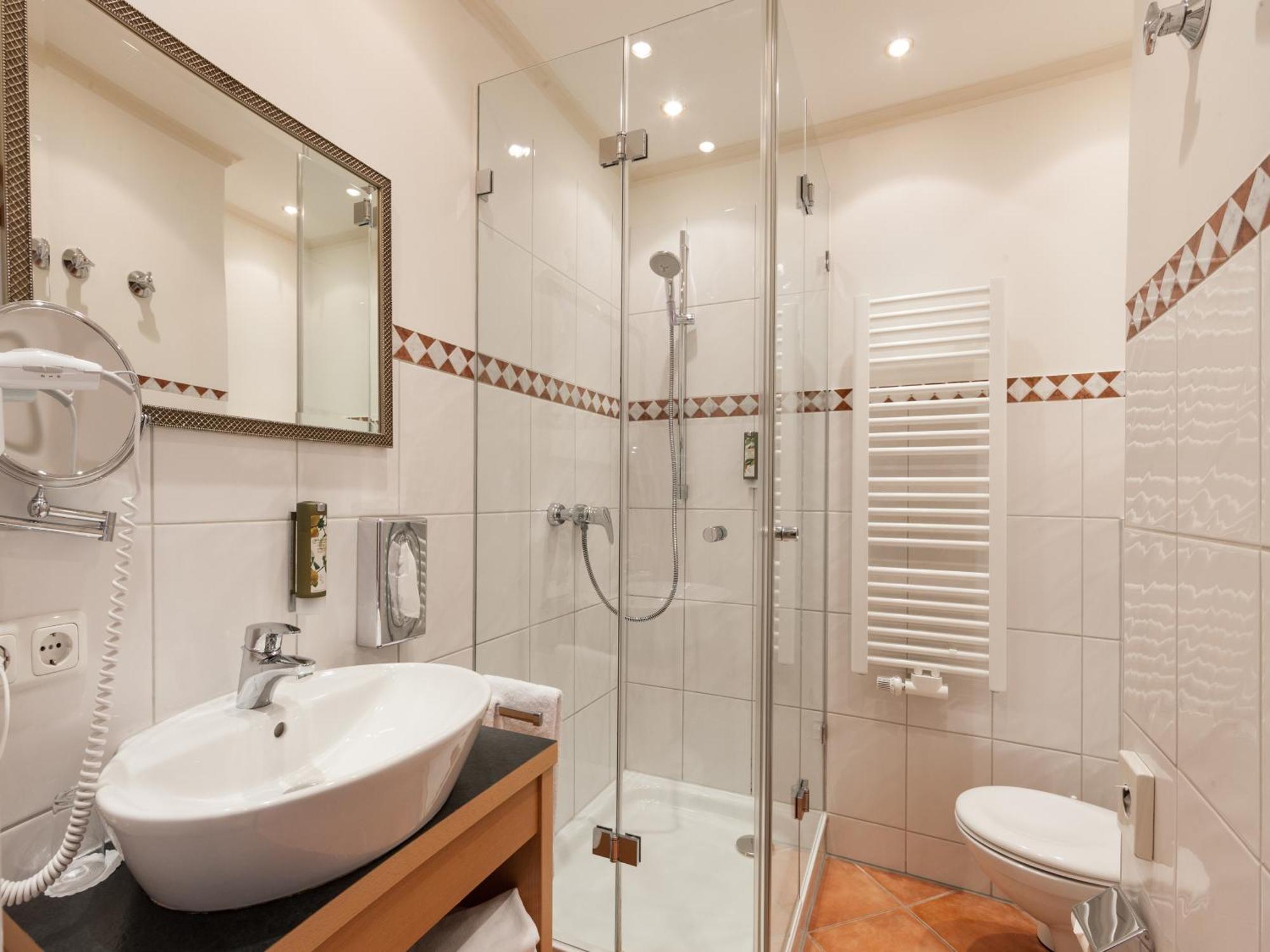 Hotel Goldene Sonne Landshut Dış mekan fotoğraf