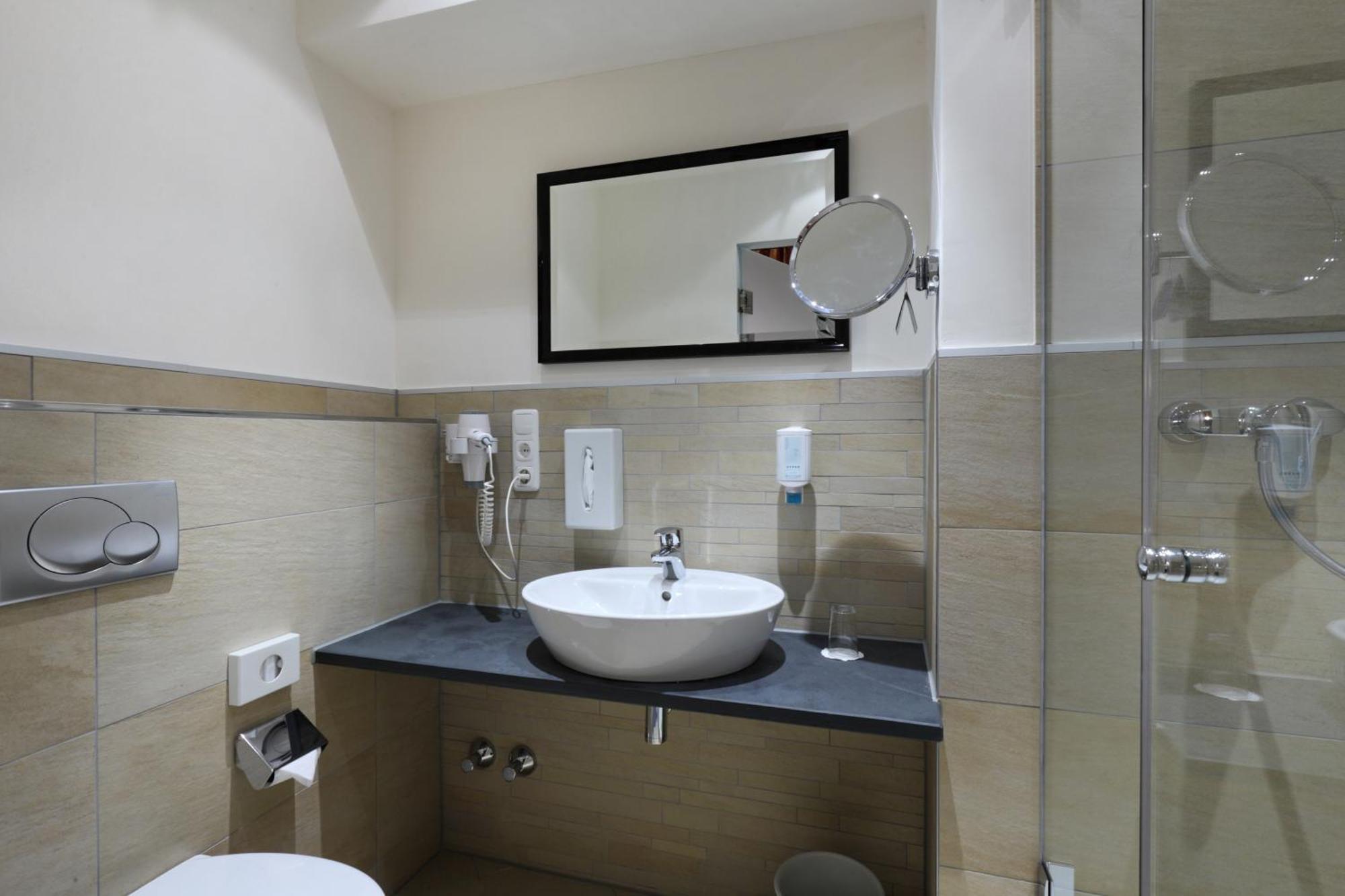 Hotel Goldene Sonne Landshut Dış mekan fotoğraf